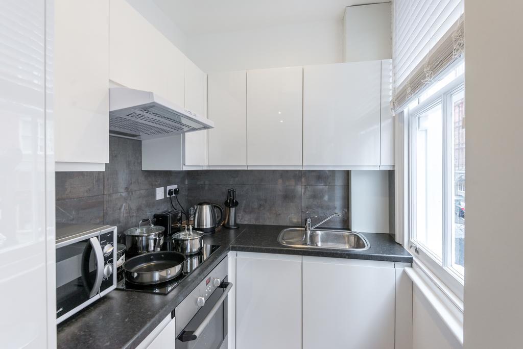 High Street Kensington Apartment London Room photo